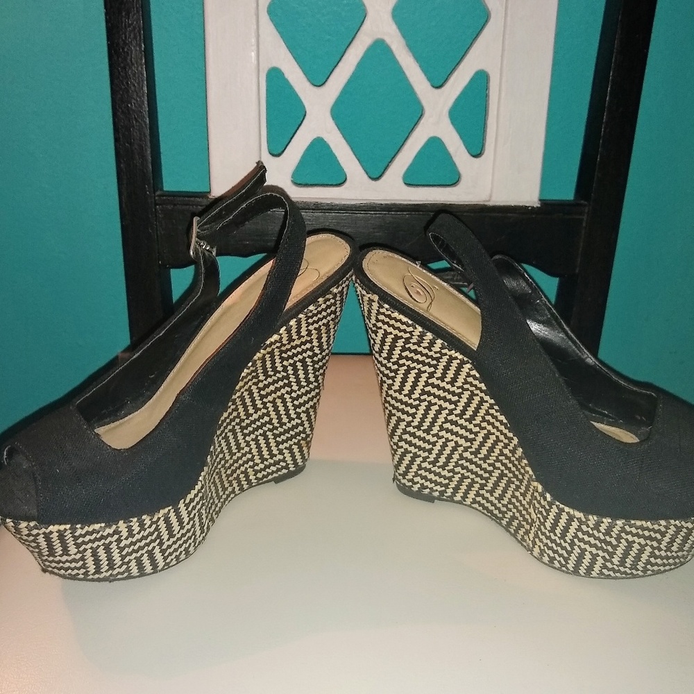 Black and White Wedges - Picture 3 of 8